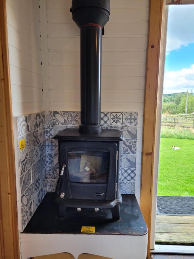 The Shepherds Hut At Forestview Farm Greenisland Екстер'єр фото