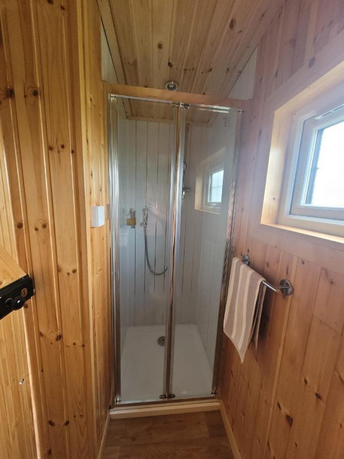 The Shepherds Hut At Forestview Farm Greenisland Екстер'єр фото